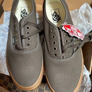 New! Men’s Vans sneakers never worn with tags. Color: canteen